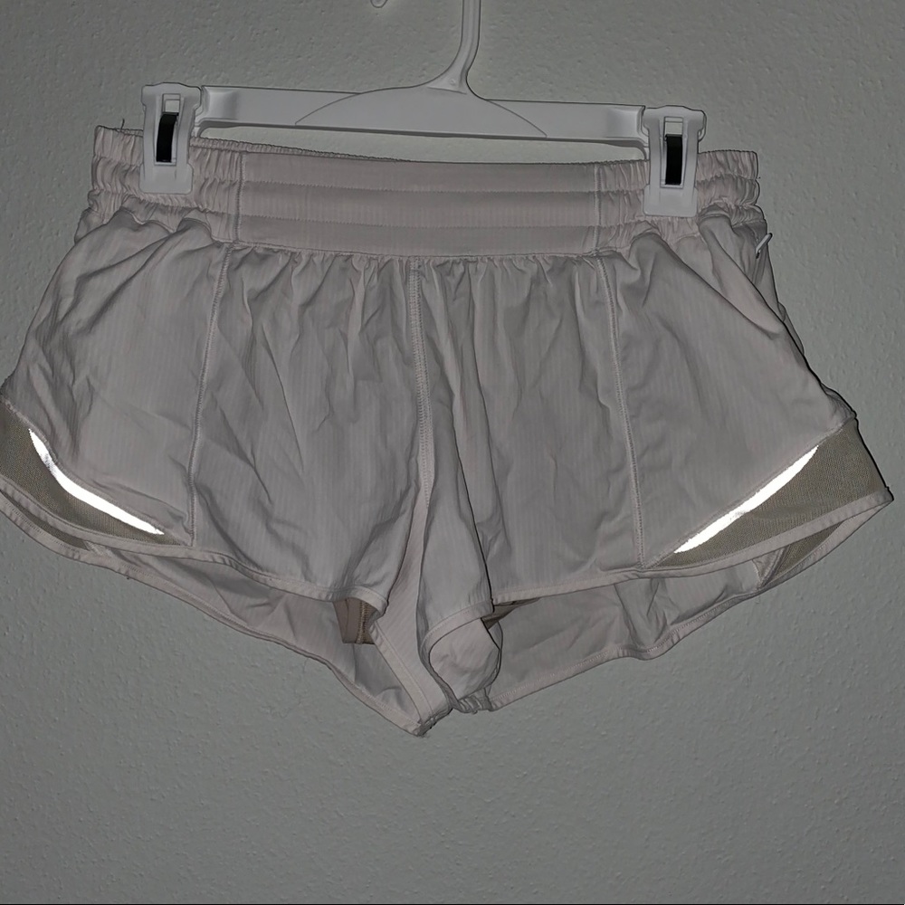 NWOT LULULEMON HOTTY HOT SHORT 2.5 INCH!